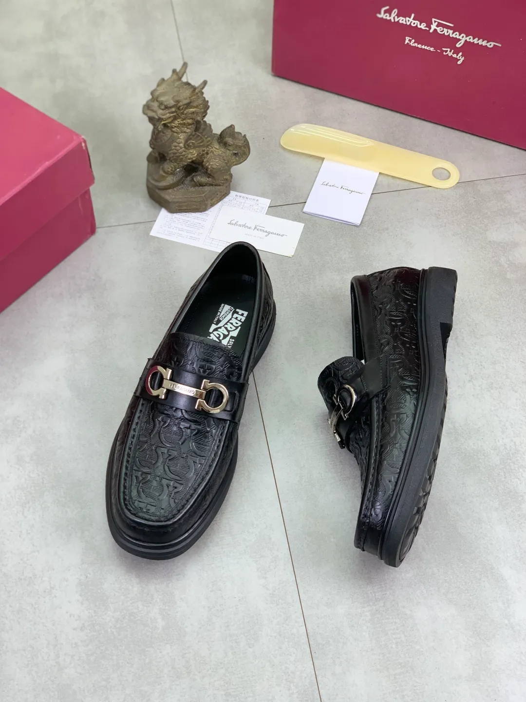 Men's Men's Shoes 💰P460💰[New Style] Water-dyed Niuli 🆘[Salvatore Ferragamo] Ferragamo's latest casual business leather shoes for men! Listed simultaneously! The fabric is made of specially imported original calfskin, and the interior is made of imported water-dyed cowhide. It is absolutely luxurious and leads the fashion trend. Matching code: 38-45; black optional